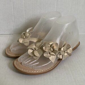 B.O.C. Born Sandals Women Sz 7 Beige Gold Flower Boho Slides Thong Coastal Beach